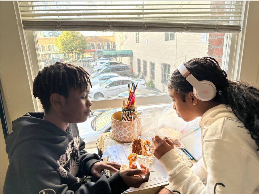 prathey-lefear-jr.-elewa-milele-enjoy-sweet-potato-pie-blueberry-cheesecake-from-gregoryas-gourmet-desserts-by-tiy-todd, Taste of Black Bay: Gregory’s Gourmet Desserts in Oakland , Culture Currents Event prathey-lefear-jr.-elewa-milele-enjoy-sweet-potato-pie-blueberry-cheesecake-from-gregoryas-gourmet-desserts-by-tiy-todd, Taste of Black Bay: Gregory’s Gourmet Desserts in Oakland , Culture Currents Event