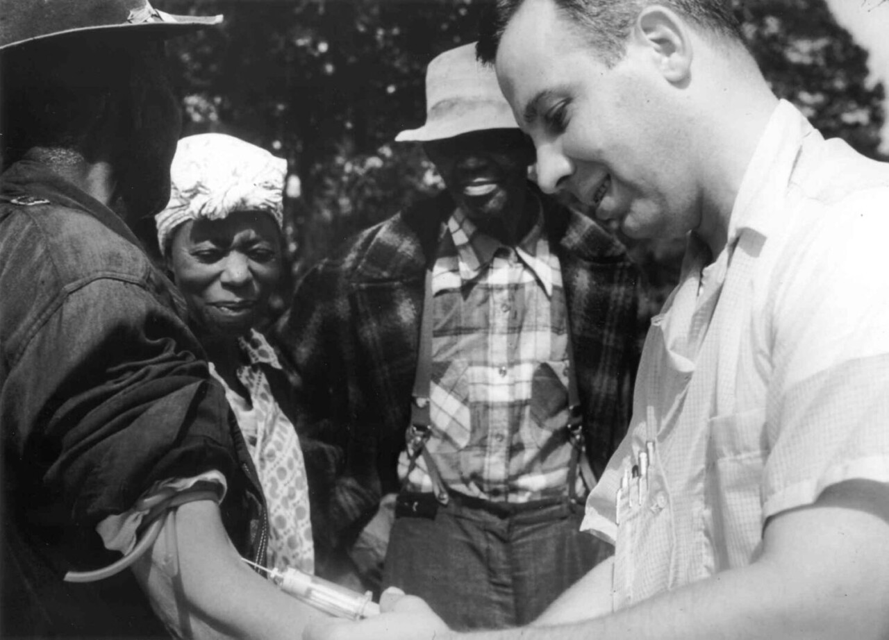tuskegee-syphilis-study_doctor-injecting-subject, Dr. Fauci pleading the 5th and Tulsi Gabbard’s release of COVID files only confirms what Black America already knew, Featured World News & Views tuskegee-syphilis-study_doctor-injecting-subject, Dr. Fauci pleading the 5th and Tulsi Gabbard’s release of COVID files only confirms what Black America already knew, Featured World News & Views