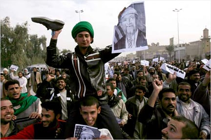 najaf-iraq-shoe-protest-121508-by-alaa-al-marjani-ap, ‘Good riddance, you dog’, World News & Views 
